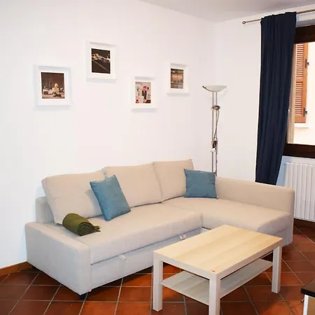 Apartment Piazza Feltrinelli - Free Parking